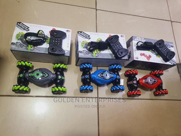 RC Stunt Car With Hand Gesture Control and Controller - main view