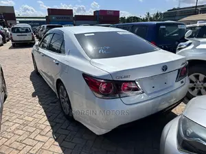 Toyota Crown 2016 White