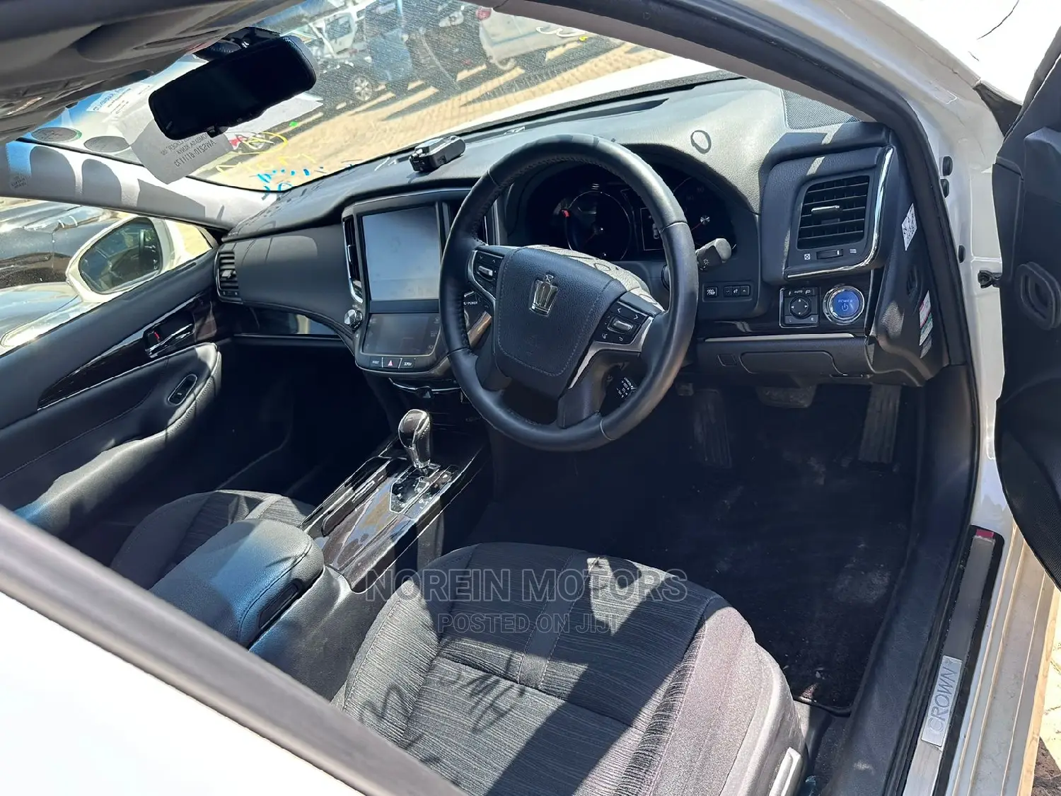 Toyota Crown 2016 White