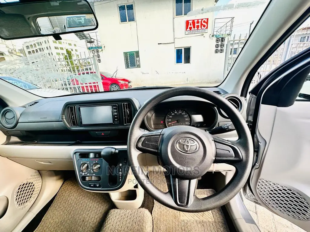 Toyota Passo 2016 Silver