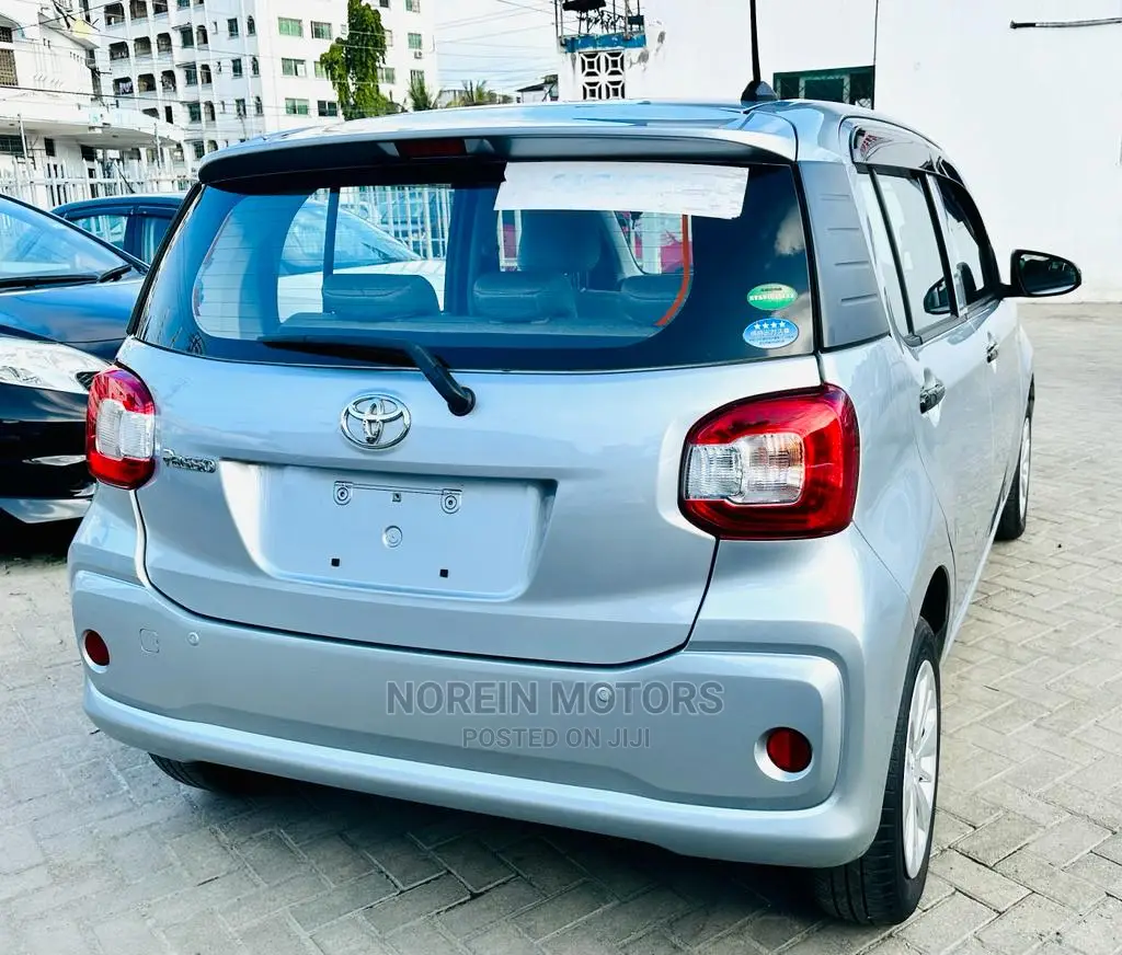 Toyota Passo 2016 Silver