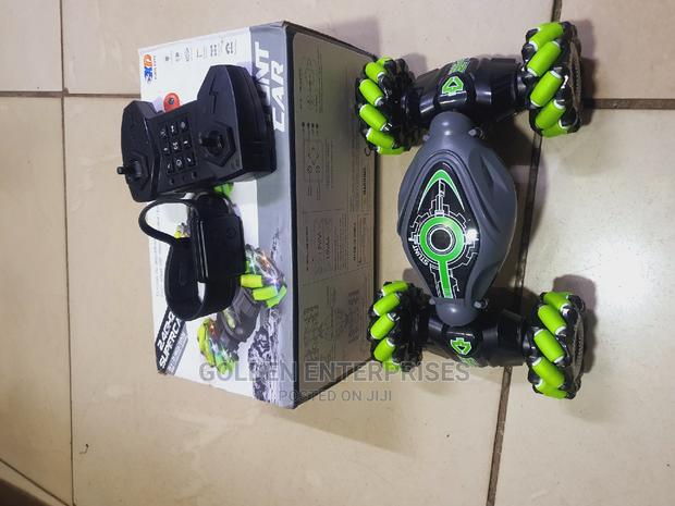 Green Rc Stunt Car With Hand Gesture Control and Controller - thumbnail 2
