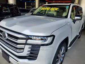 Toyota Land Cruiser 2023 Off white