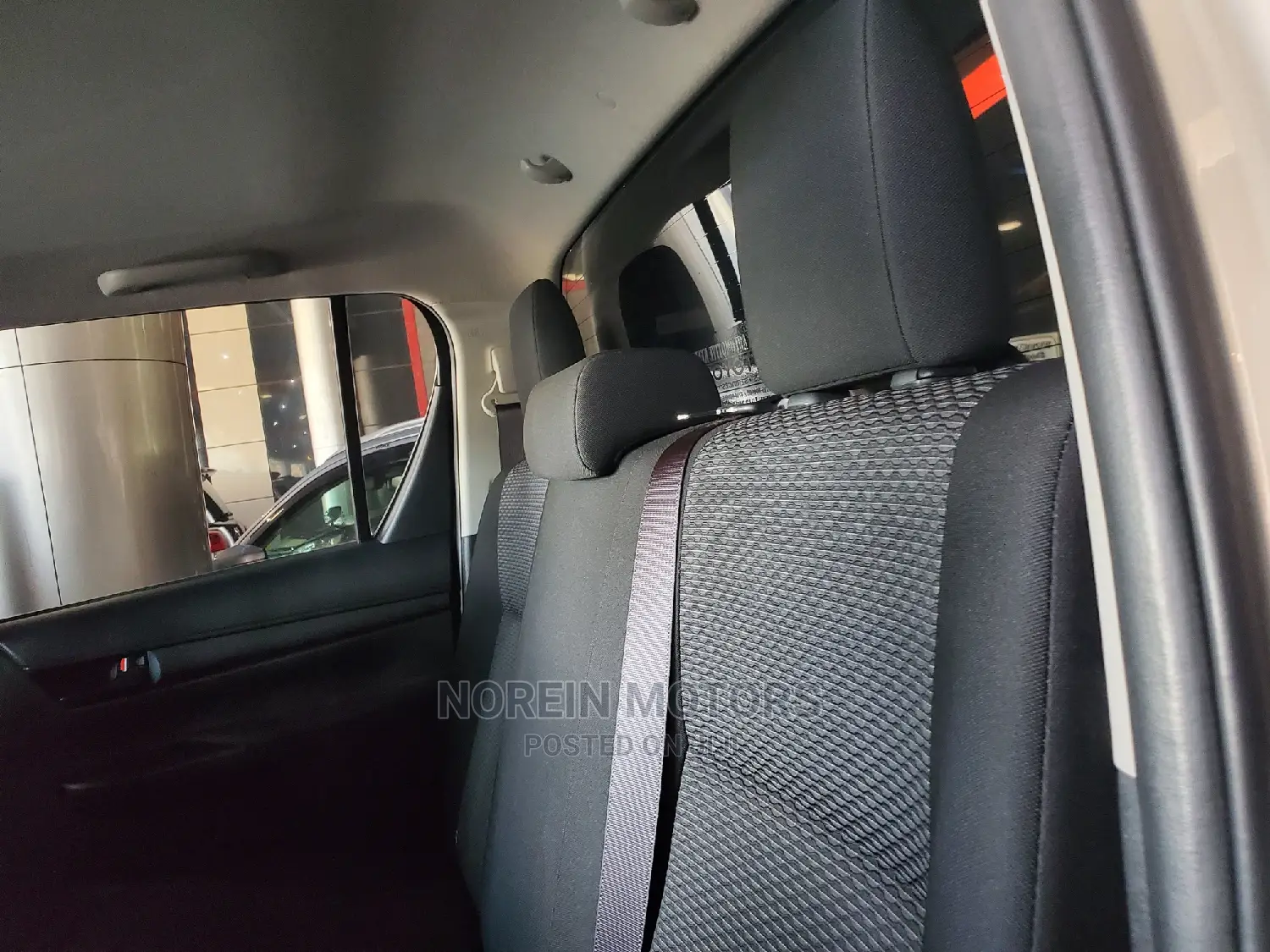 Toyota Hilux 2018 White