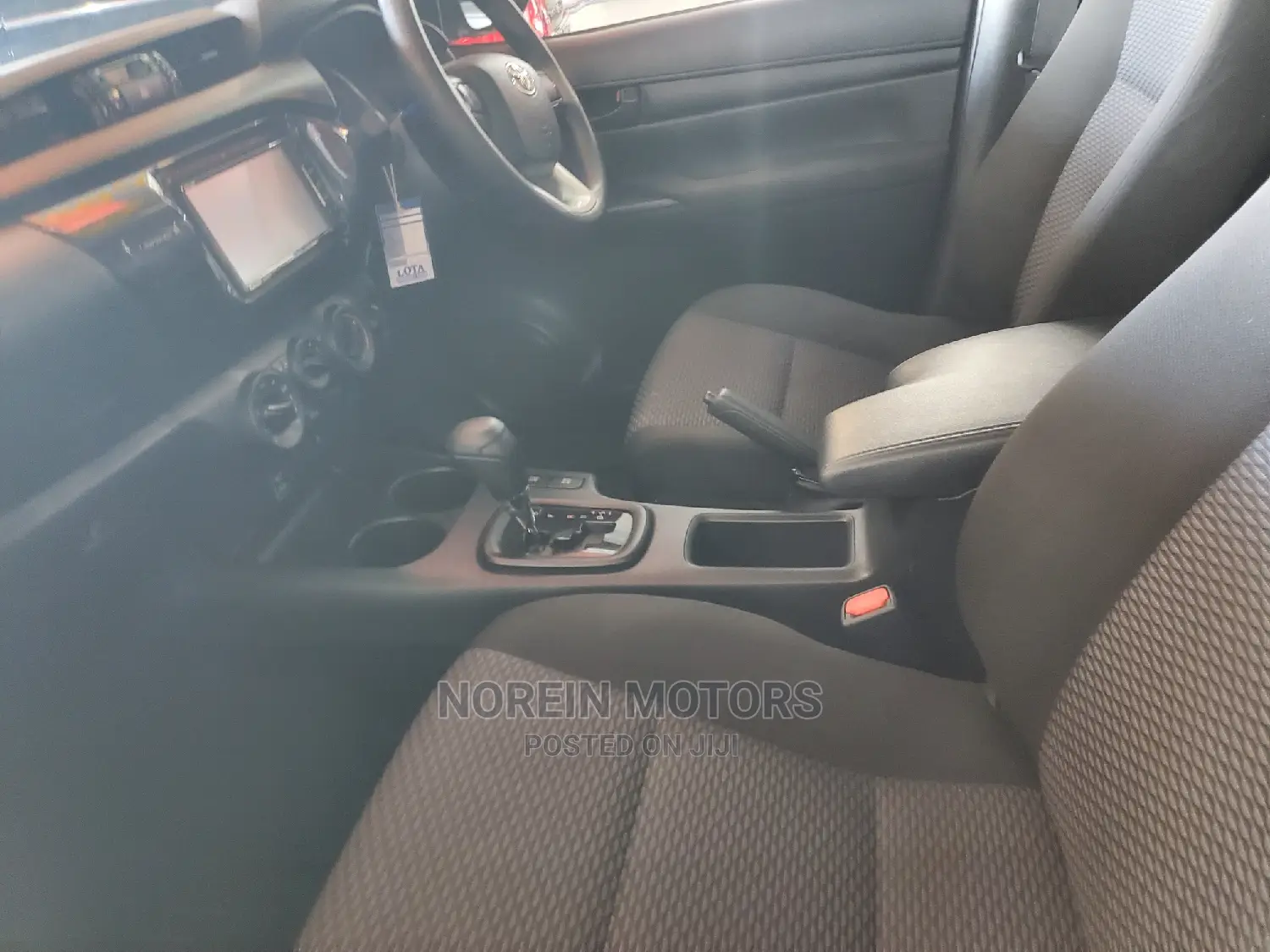 Toyota Hilux 2018 White