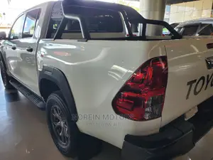 Toyota Hilux 2018 White
