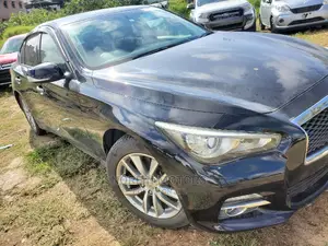 Nissan Skyline 2016 Black