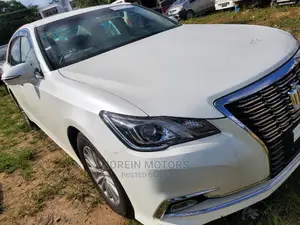 Toyota Crown 2016 Pearl