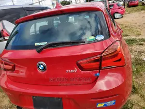 BMW 118i 2016 Red