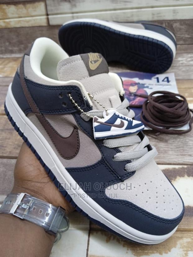 Low SB Dunk Sneakers