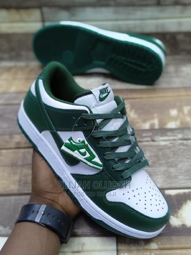 Low SB Dunk Sneakers - thumbnail 2