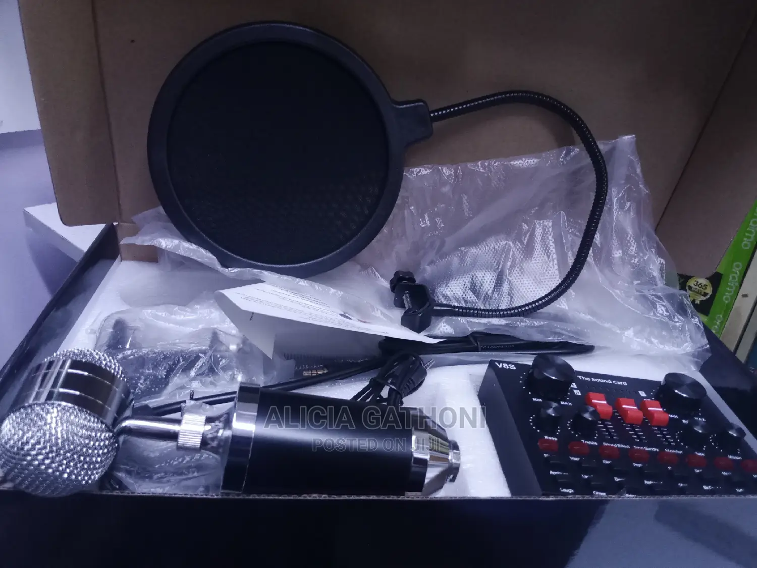 V8S Condenser Microphone With Sound Card