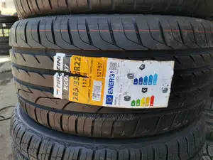 285/35r22 Mazzin Tyre