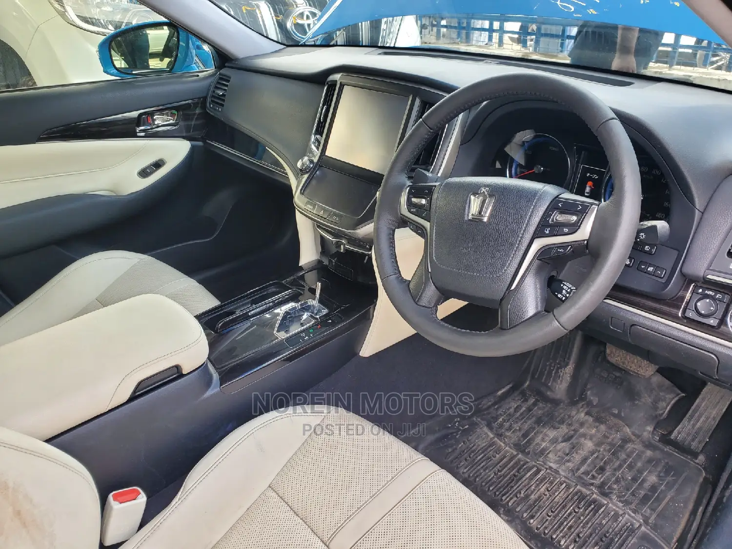 Toyota Crown 2017 Blue