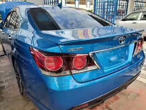 Toyota Crown 2017 Blue