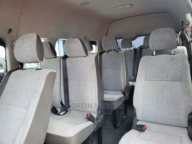 Toyota HiAce 2018 Silver - thumbnail 8