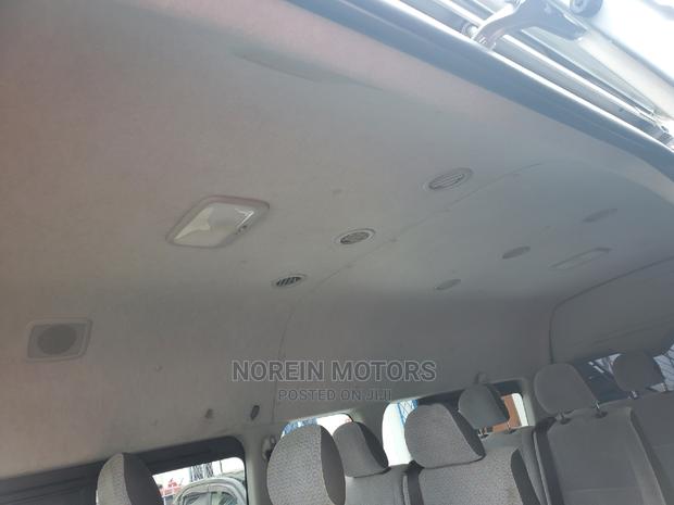 Toyota HiAce 2018 Silver - thumbnail 4