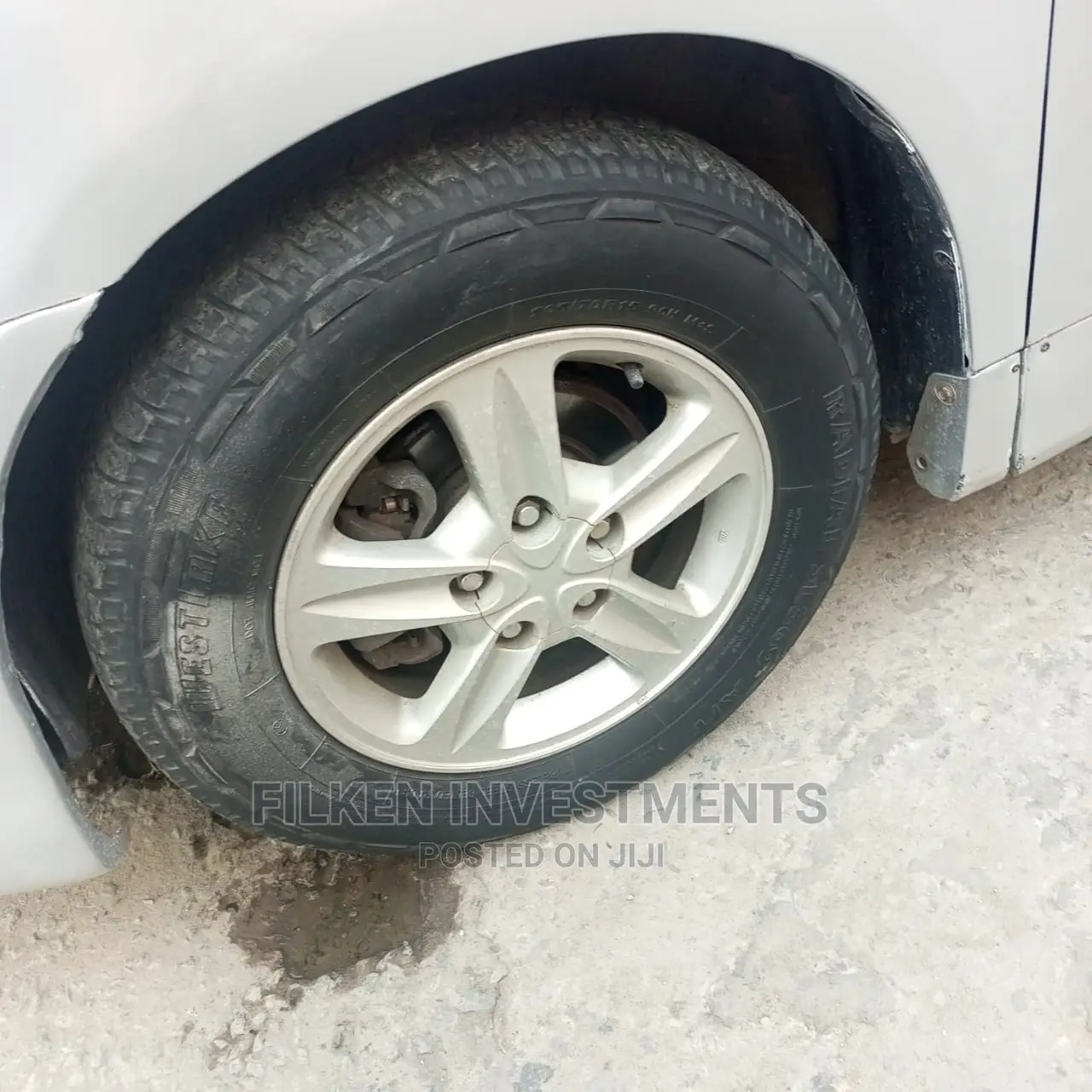 Toyota Noah 2.0 143hp FWD (8 Seater) 2012 Silver