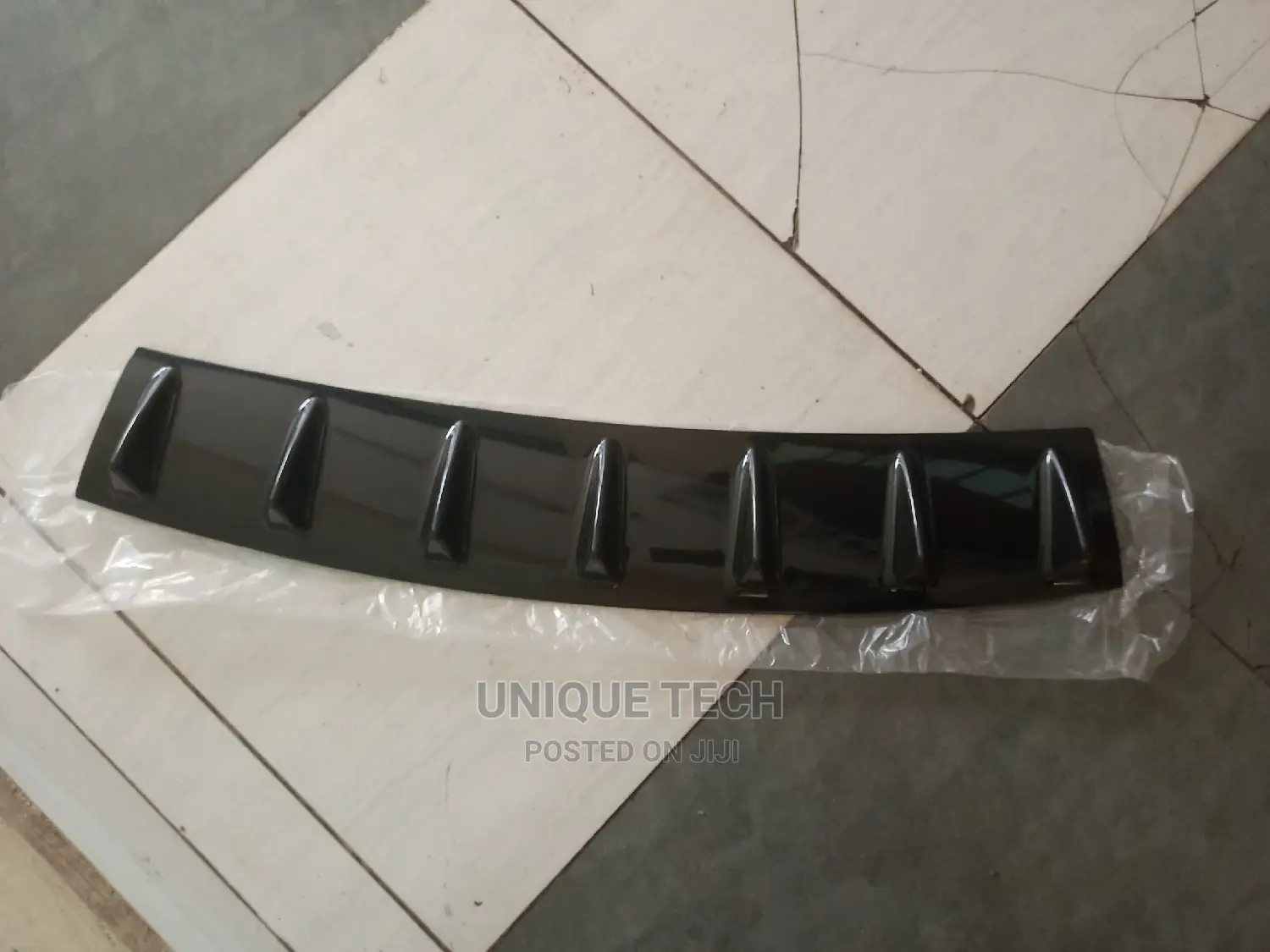 Universal Rear Diffuser - 7 Fin Gloss Black