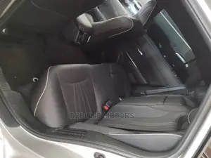 Toyota Crown 2017 Silver