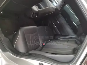 Toyota Crown 2017 Silver