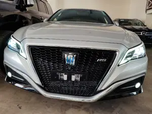 Toyota Crown 2017 Silver