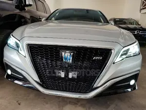 2017 Toyota Crown Silver - Comfortable Sedan