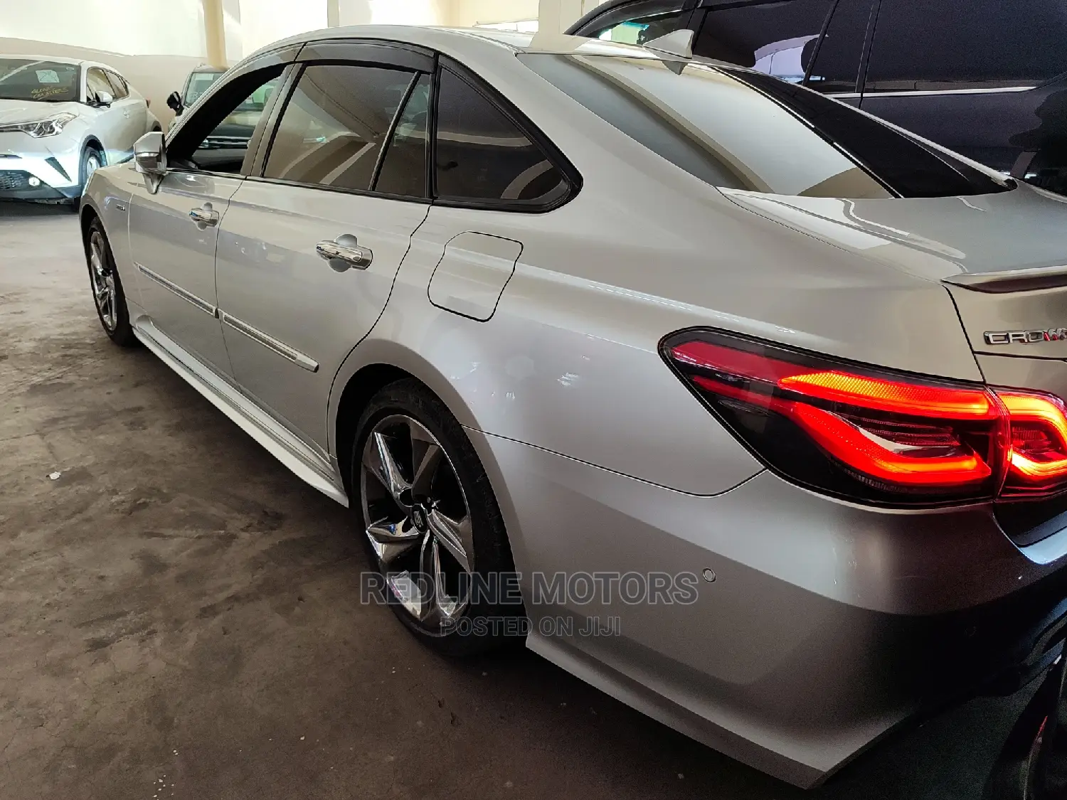 Toyota Crown 2017 Silver