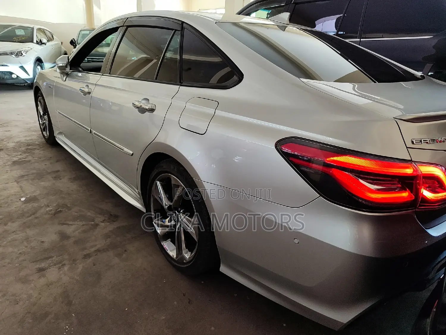 Toyota Crown 2017 Silver