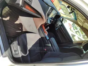 Toyota Crown 2016 Pearl