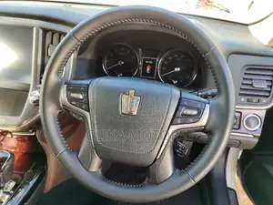 Toyota Crown 2016 Pearl
