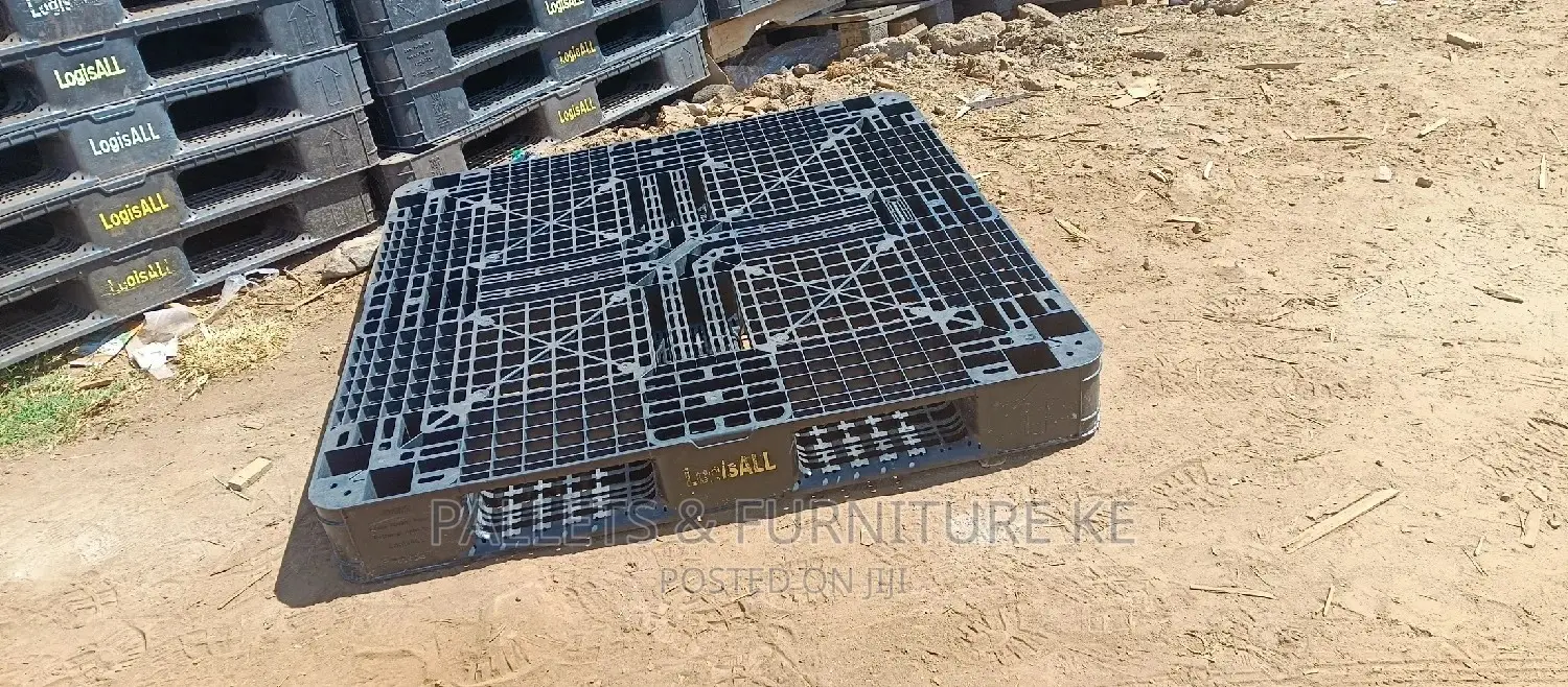 Logisacal Plastic Pallets/ Storage Pallets