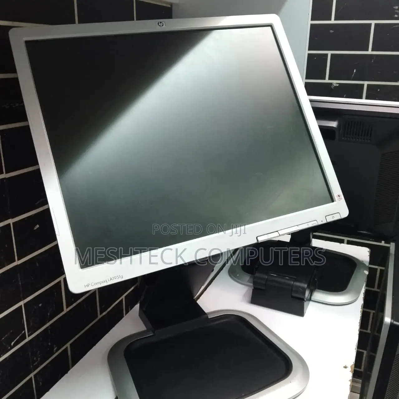 HP 19 Inches Computer Monitor