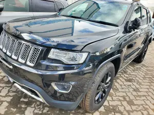 2017 Jeep Grand Cherokee - Black Edition: Stylish, High-Performance SUV