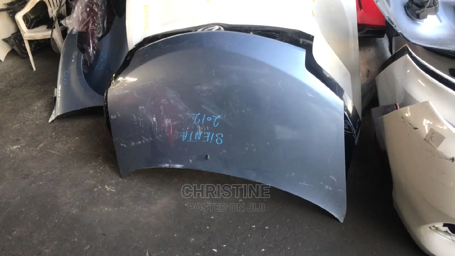 Toyota Sienta Bonnet