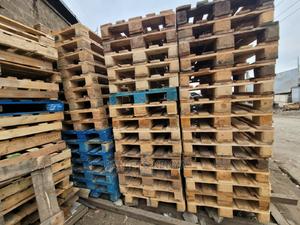 Wood Pallets- (OM)