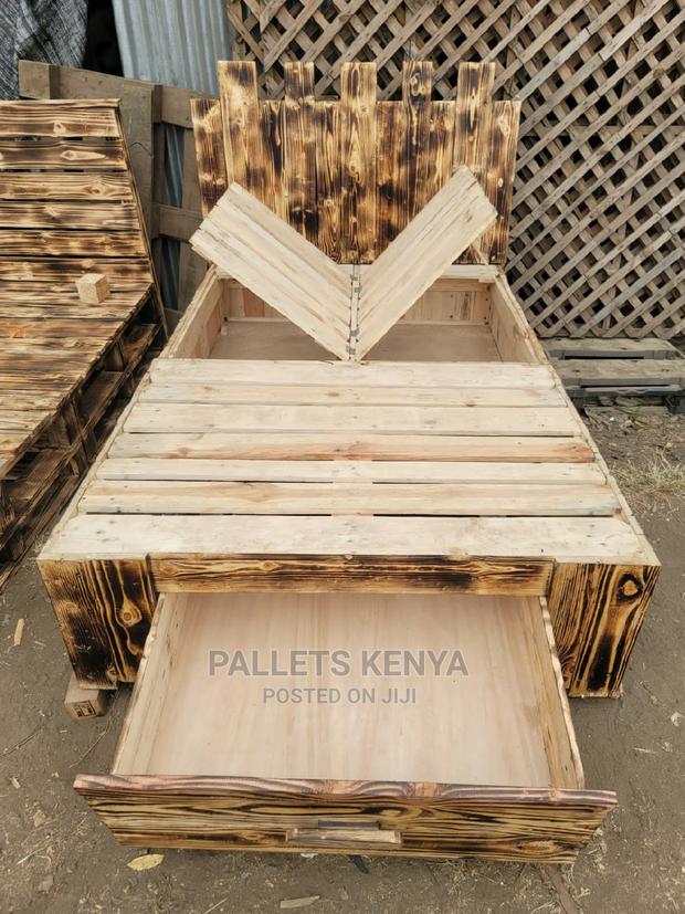 Pallet Bed- With Storage(Ous;)