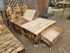 Pallet Bed- Detachable 4*6.