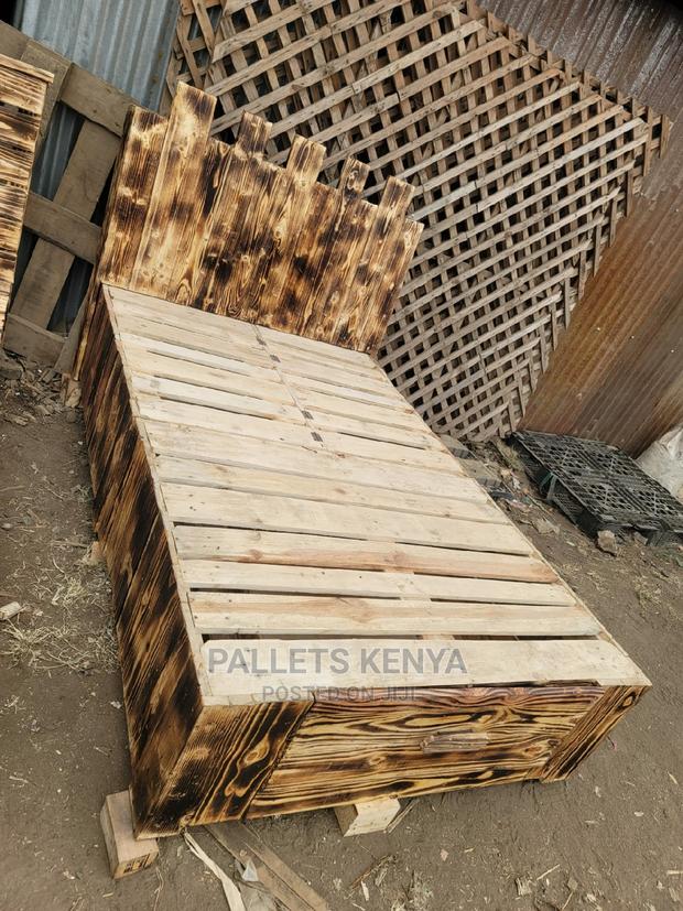 Pallet Bed- Detachable 4*6. - thumbnail 2