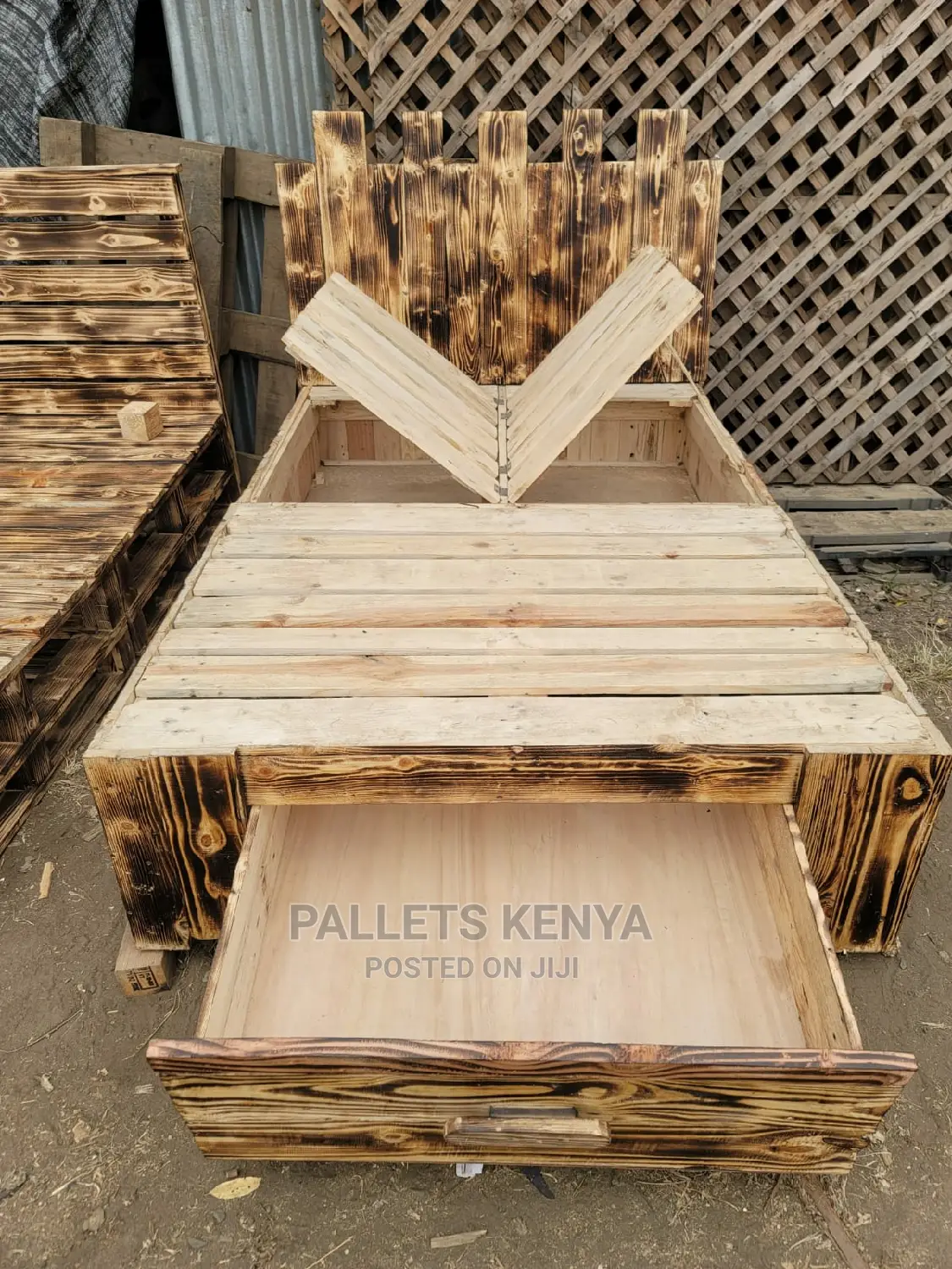 Pallet Bed- With Additional Storage. (NGU;)