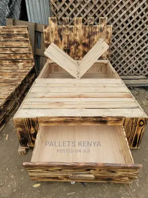 Pallet Bed- With Additional Storage. (NGU;)