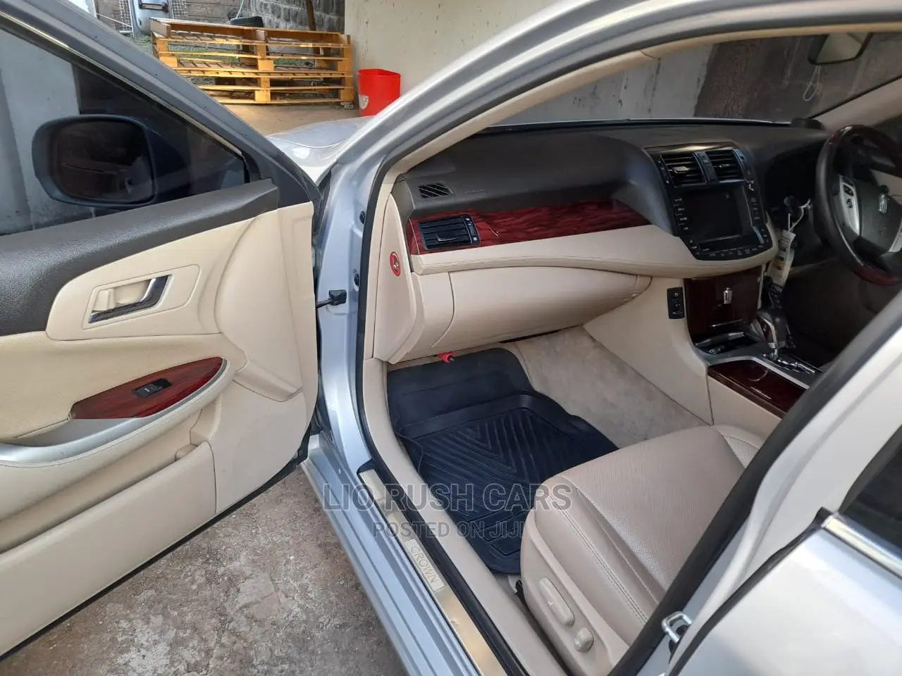 Toyota Crown 2011 Silver