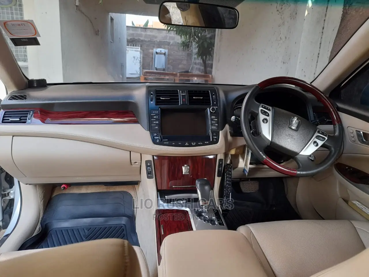 Toyota Crown 2011 Silver