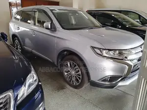 Mitsubishi Outlander 2016 Gold