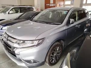 Mitsubishi Outlander 2016 Gold
