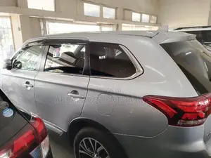 Mitsubishi Outlander 2016 Gold