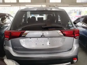 Mitsubishi Outlander 2016 Gold