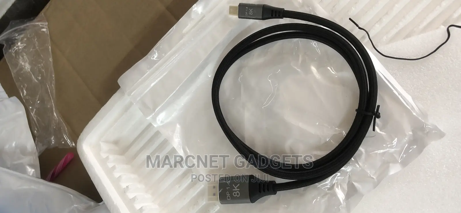 Thunderbolt to Display Port Cable DP 1.4 Picture Metal