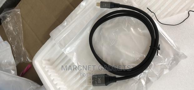 Thunderbolt to Display Port Cable DP 1.4 Picture Metal