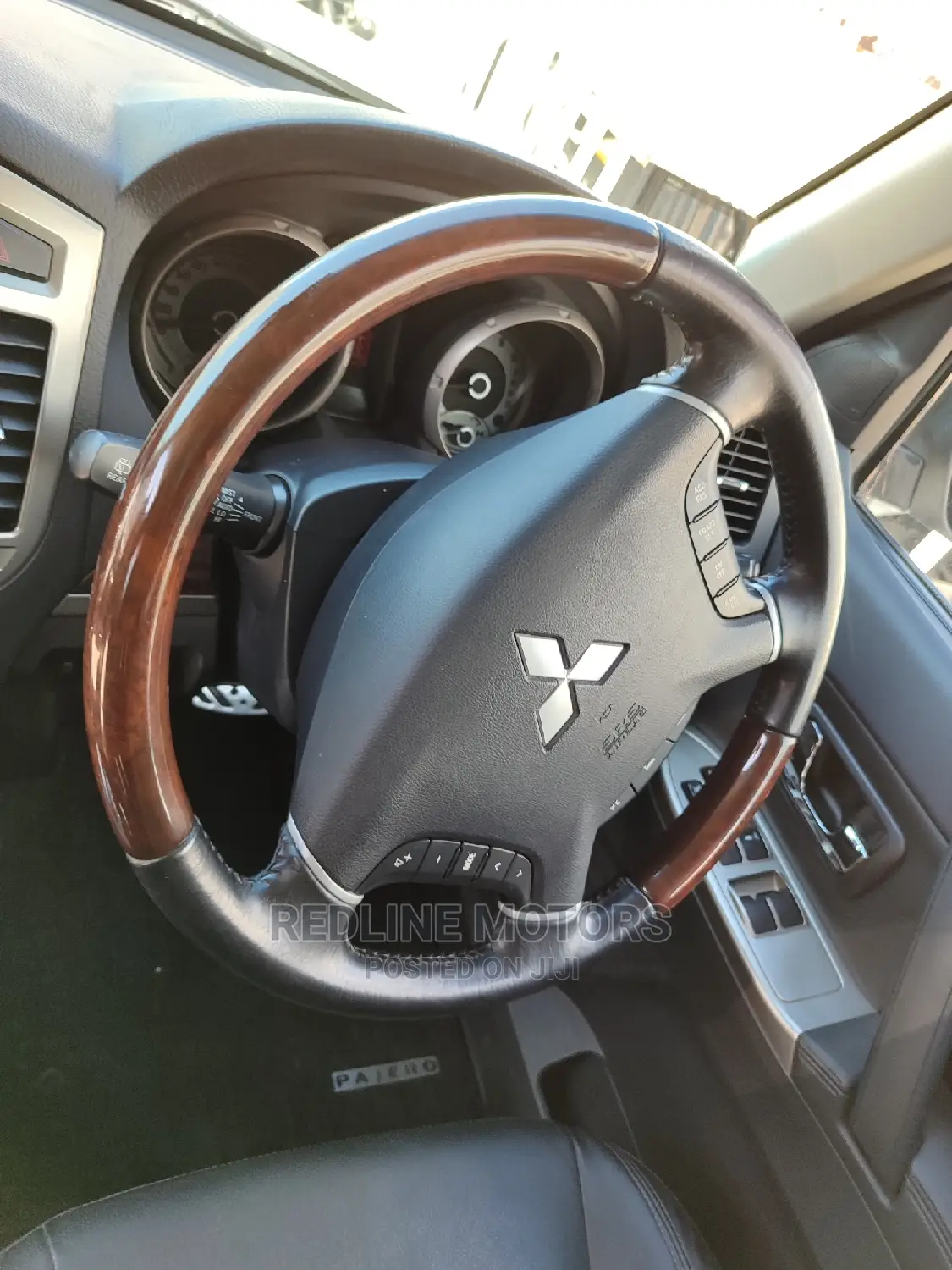 Mitsubishi Pajero V80 3.2 DI-D 2016 Silver